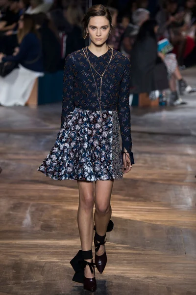 Look 8